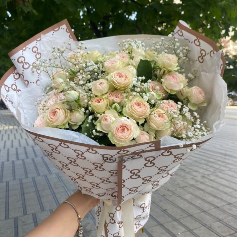 Bukiet z gałązkowych róż Summerrose | Studio Deluxe Poznań