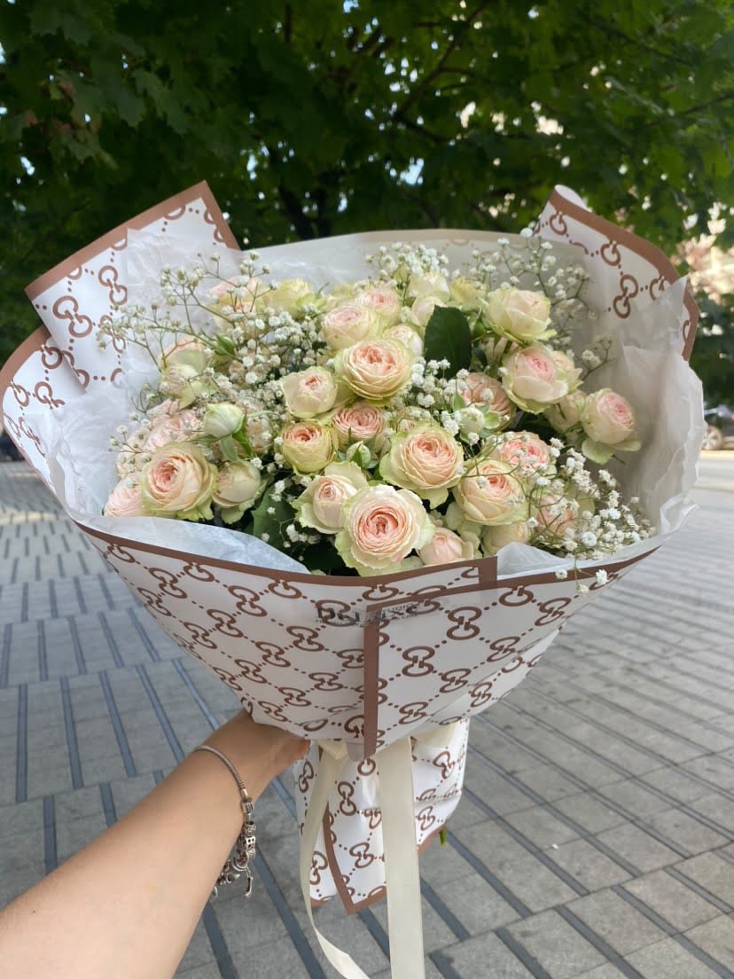 815be62b-07dd-4976-a441-543be789a7ac Bukiet z gałązkowych róż Summerrose | Studio Deluxe Poznań