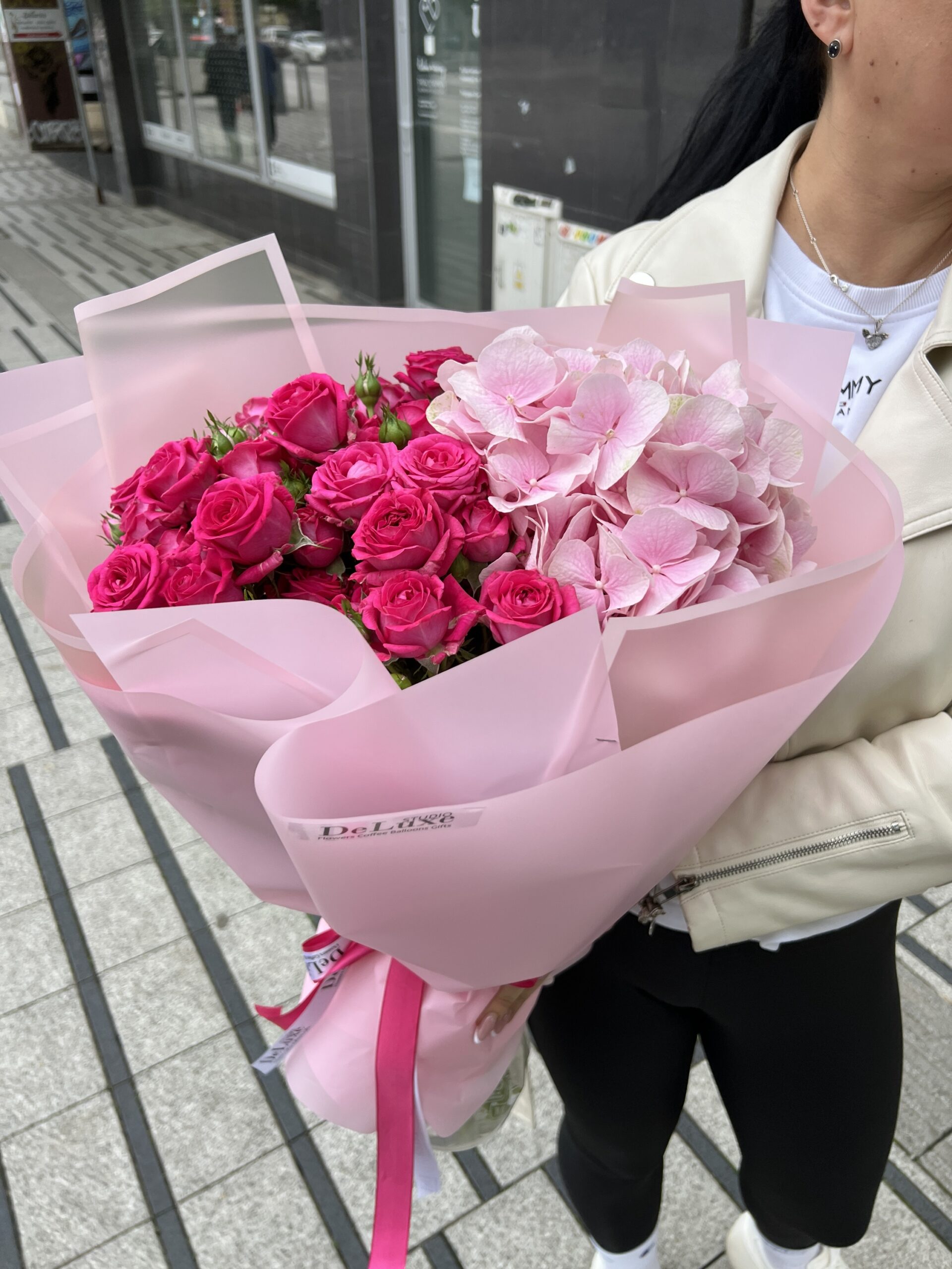 img_5877 Bukiet z hortensji i galązkowych róż Poznan