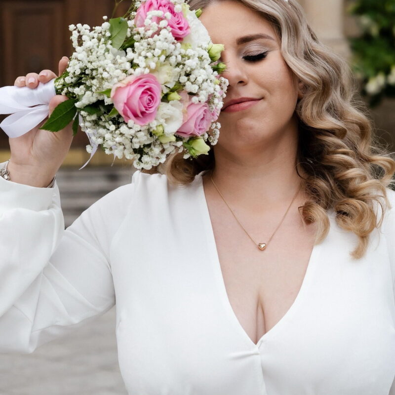 bukiet ślubny z róż eustom i gipsówki Studio Deluxe