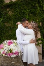 Bukiet ślubny z róż, eustom i gipsówki - obrazek 2