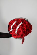 Bukiet czerwonych róż Explorer 25 szt - obrazek 2