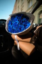 Bukiet granatowych róż - obrazek 5