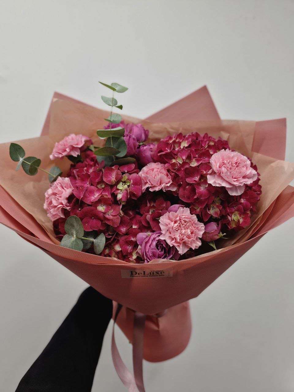 img_2447 bukiet z hortensji, goździków i gałązkowych róż Poznań Studio Deluxe