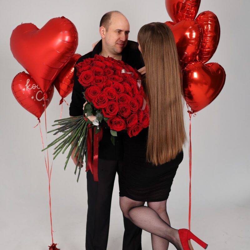 Zestaw Kocham Cię 51 czerwonych róż Explorer i 8 balonów Studio Deluxe Poznań