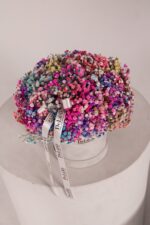 flowerbox z kolorową gipsówką