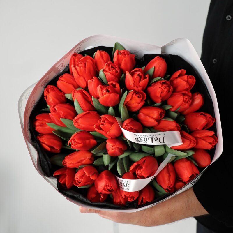 Bukiet czerwonych tulipanów – 51 tulipanów