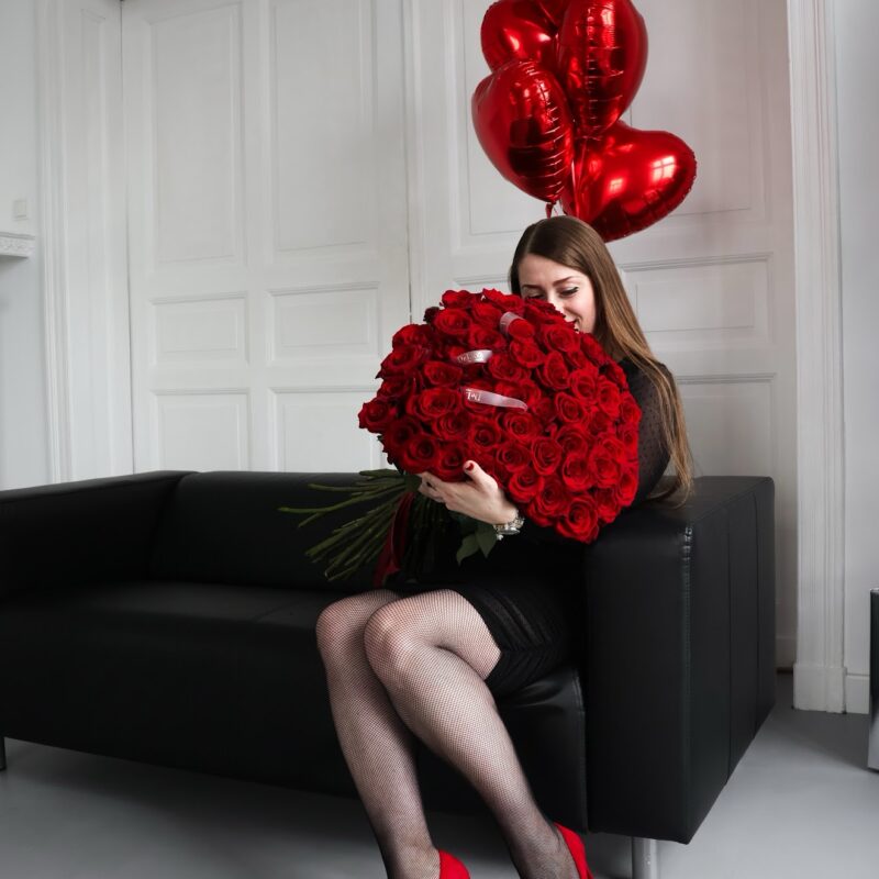 Czerwone róże z balonami w kształcie serca Poznań