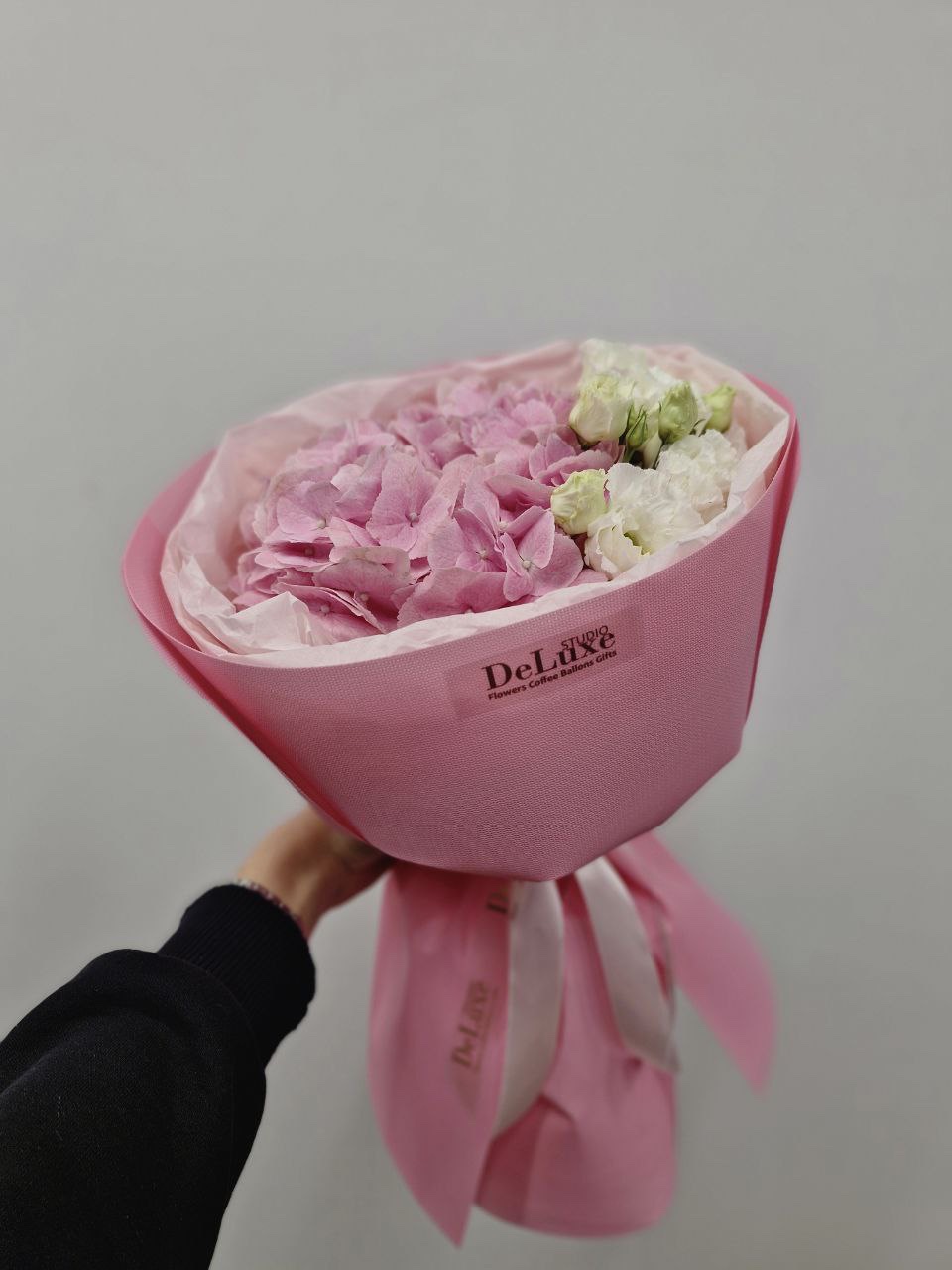 img_3635 Bukiet z hortensji i eustomą w pastelowych kolorach – kompozycja Studio Deluxe Poznań.