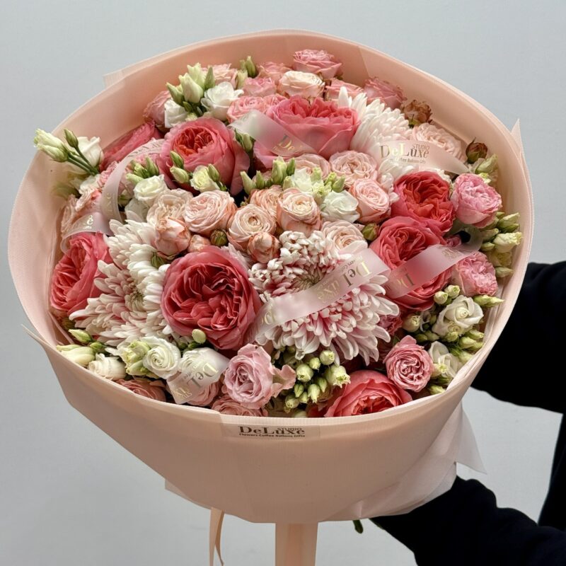 Bukiet z galązkowymi różami Studio Deluxe Poznań