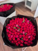 Bukiet czerwonych tulipanów – 101 tulipanów