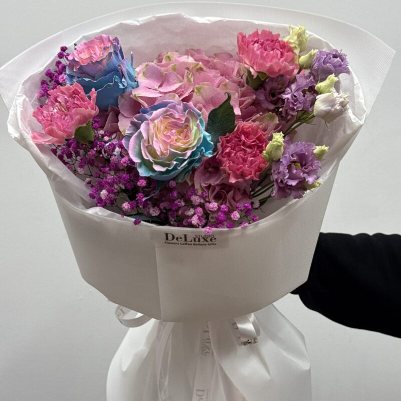 bukiet z hortensji, róży, goździków i eustomy Studio Deluxe Poznań