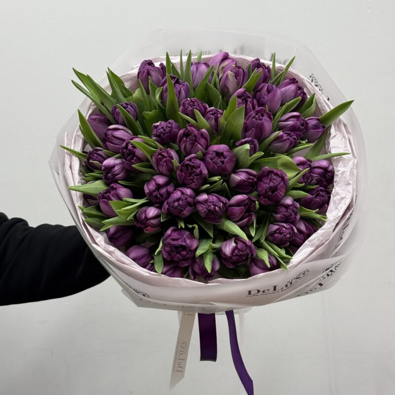 Bukiet fioletowych tulipanów