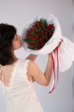 Bukiet z 51 czerwonych tulipanów - obrazek 4