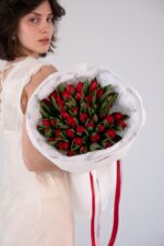 Bukiet z 51 czerwonych tulipanów - obrazek 3