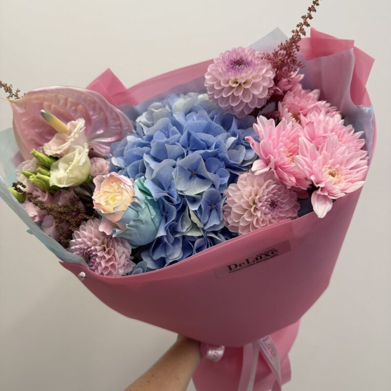 Bukiet z hortensji, dalii, róż i anturium – luksusowa kompozycja w pastelowych odcieniach