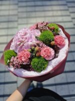 Bukiet z hortensji, goździków, jeźynami - obrazek 2