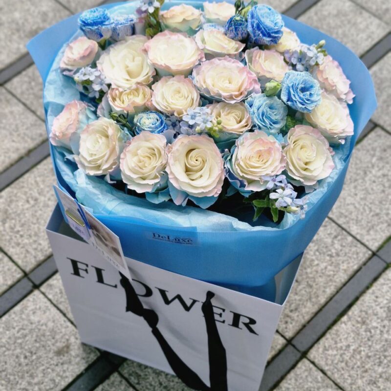 bukiet z niebieskich róż z eustomą Studio Deluxe Poznań