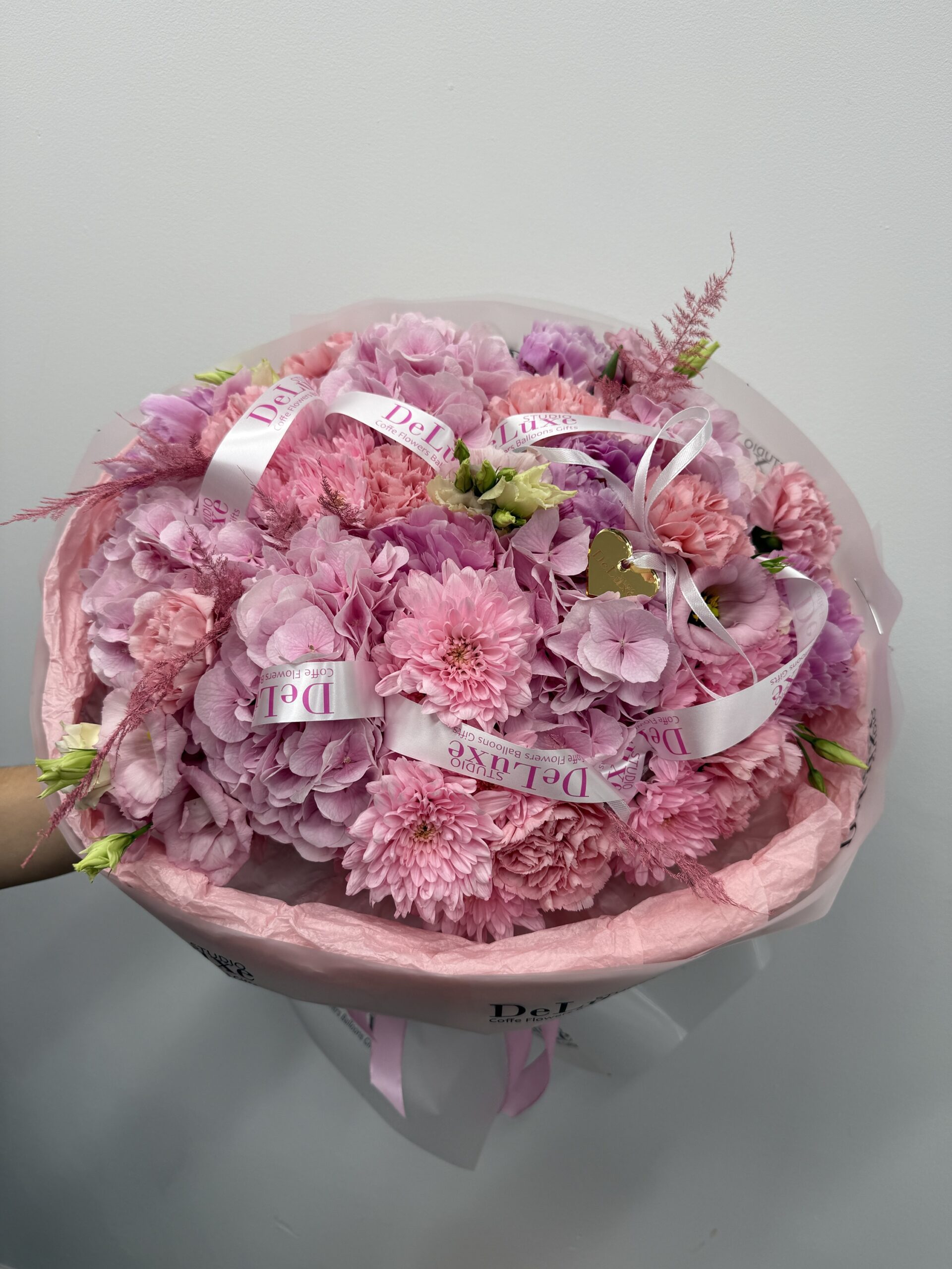 img_6633 Bukiet z hortensji, chryzantem i goździków Studio Deluxe Poznań