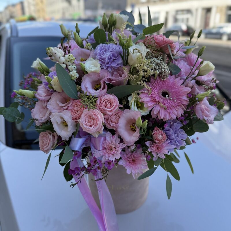 Bukiet z gałązkowych róż, eustom i goździków Studio Deluxe Poznań