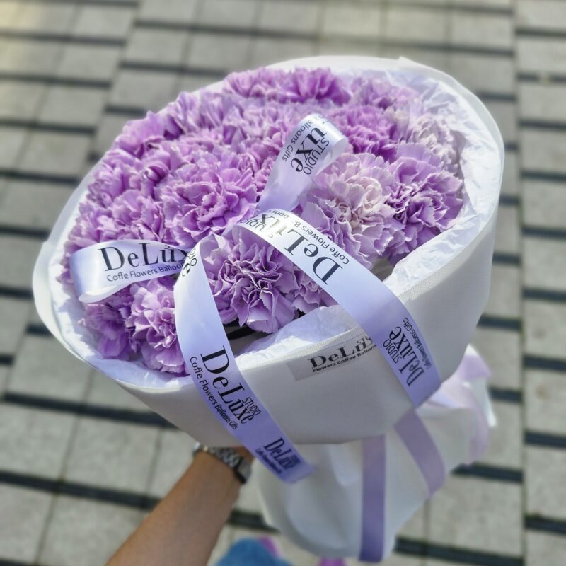 bukiet z goździków fioletowych Studio Deluxe Poznań