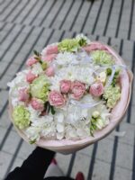 bukiet z hortensji, goździków i gałązkowych róż Studio Deluxe Poznań