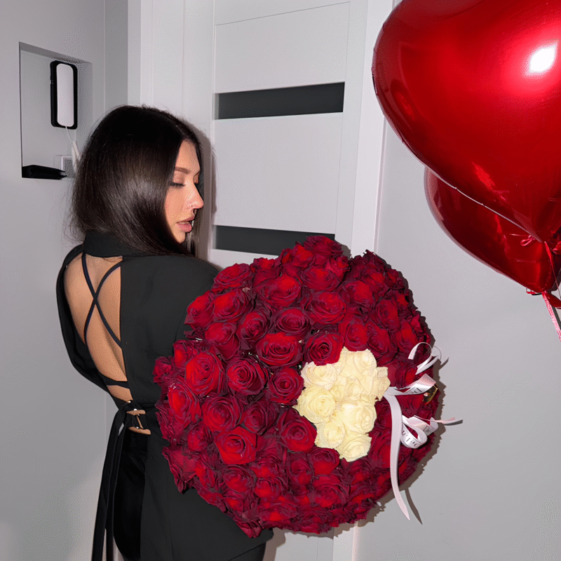 bukiet 101 róż biało-czerwony Deluxe