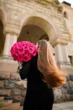 Bukiet róż Lola 25 szt – intensywny różowy bukiet od Studio Deluxe