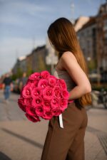 Bukiet róż Lola 25 szt – elegancja i pasja | Studio Deluxe Poznań