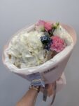 bukiet z hortensji goździków oksypetalum eustom i róż Deluxe