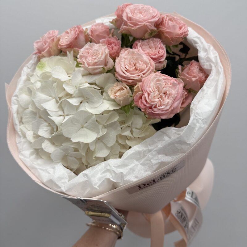 bukiet z hortensji i róż Bombastic Deluxe