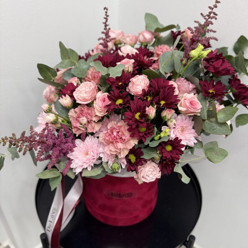 flowerbox z róż, eustom i goździków Deluxe