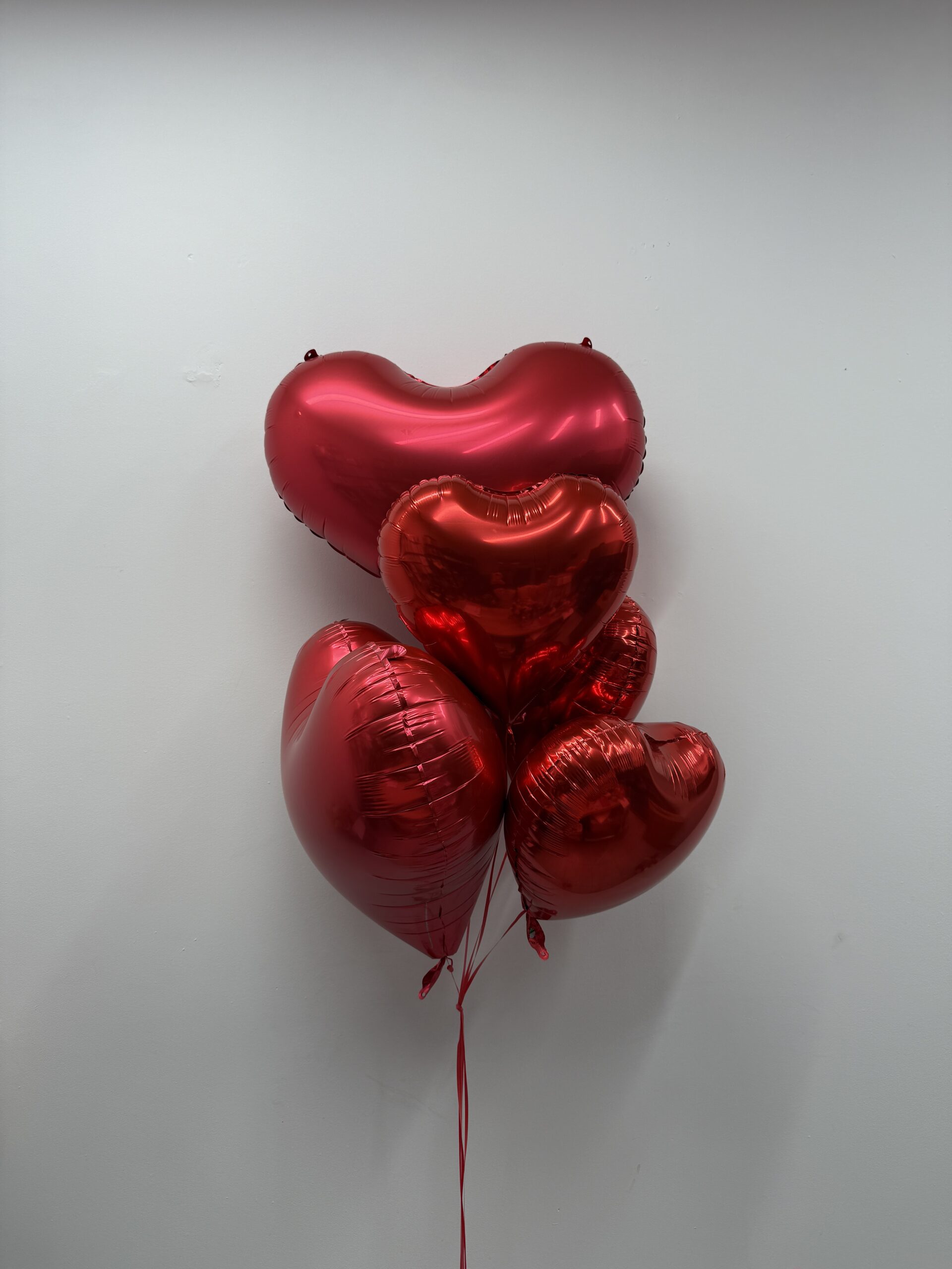 IMG_8246 Zestaw balonów serca w odcieniach różu, przygotowany przez Studio Deluxe Poznań.