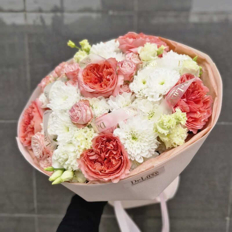 bukiet z pudrowej róży i eustomy