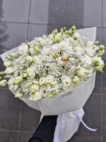 bukiet z gipsówki i eustomy