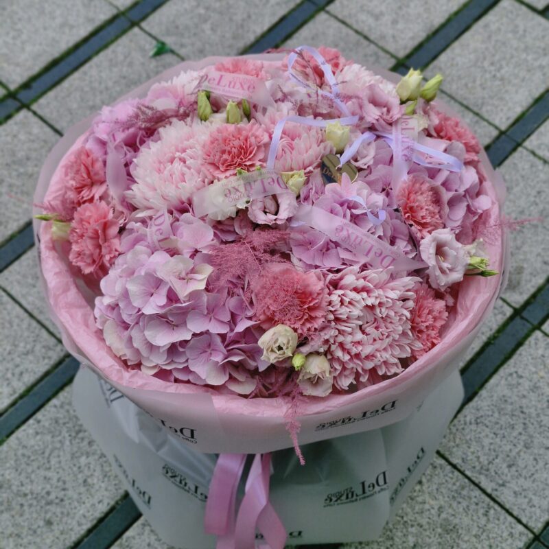 Bukiet z hortensji i eustomy, chryzantemy, goździków