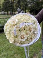 Bukiet białych róż Mondial 25 szt - obrazek 2