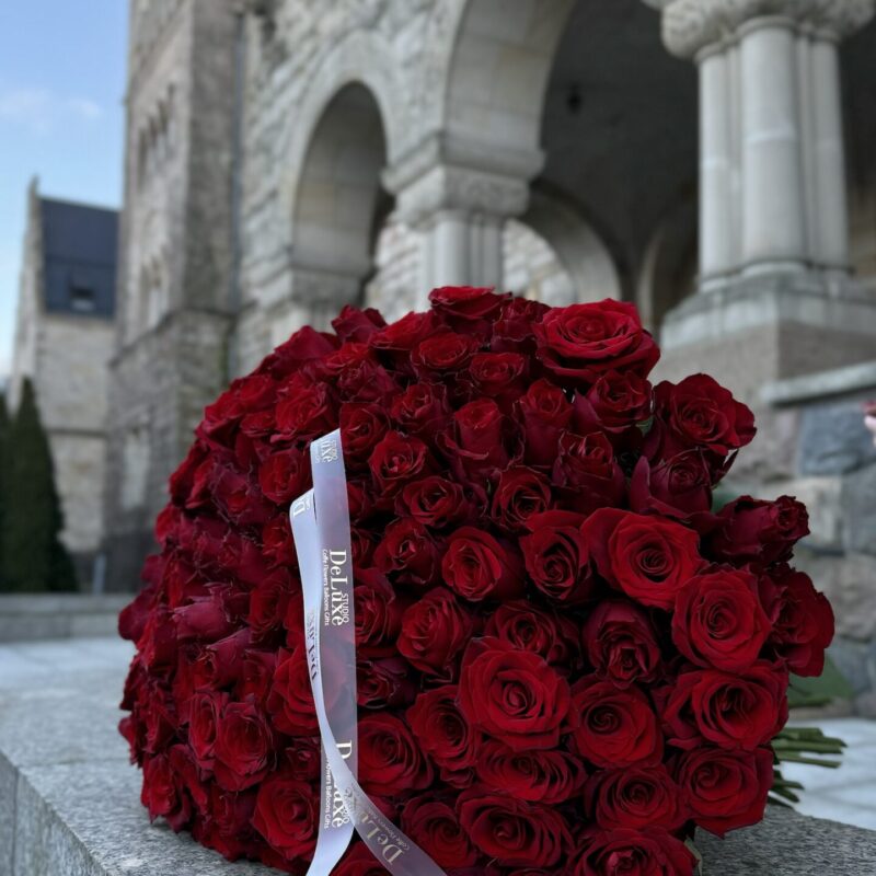Bukiet czerwonych róż “101 Naomi Roses” Studio Deluxe Poznań