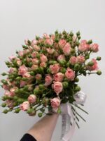 bukiet gałązkowych róż Femke Studio Deluxe Poznań