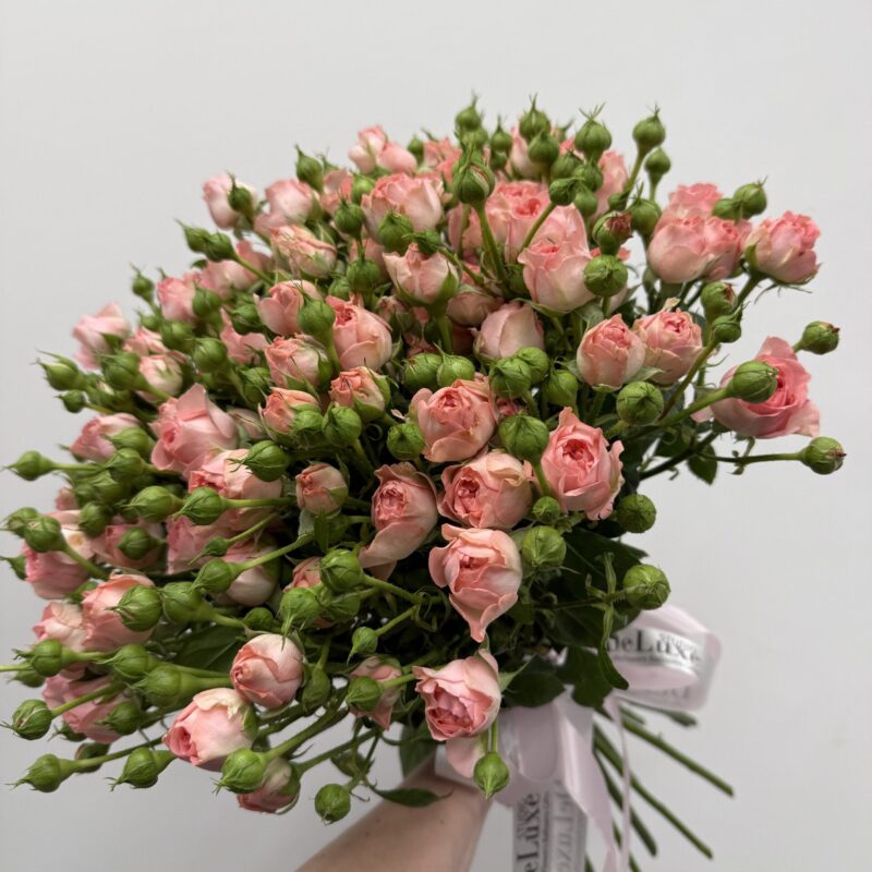 bukiet gałązkowych róż Femke Studio Deluxe Poznań