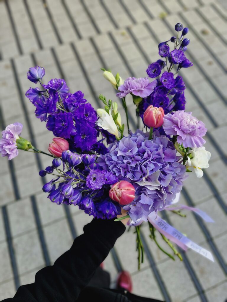 Abonament Kwiatowy 2 Subskrypcja na Kompozycję kwiatową – bukiety florysty Studio Deluxe w Poznaniu.