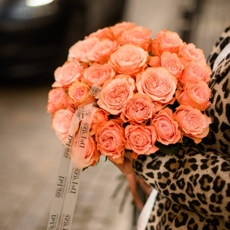 bukiet herbacianych róż Kahala 25 szt Studio Deluxe Poznań