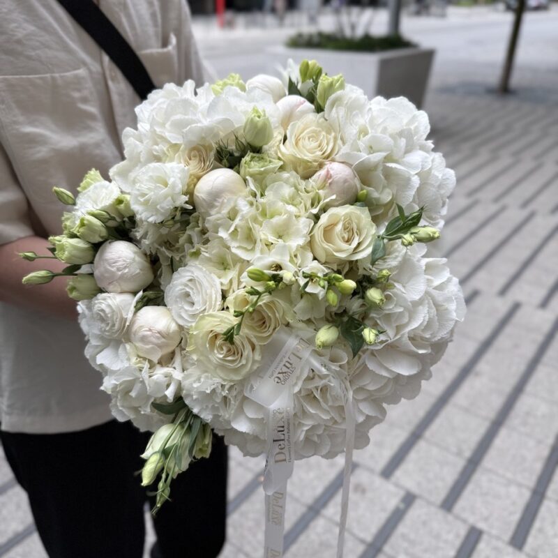bukiet ślubny z hortensji i eustomy białej – Studio Deluxe Poznań