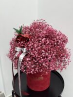 Flowerbox z różową gipsówką i ozdobą świąteczną Studio Deluxe Poznań