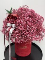 Flowerbox z różową gipsówką i świąteczną ozdobą Studio Deluxe Poznań