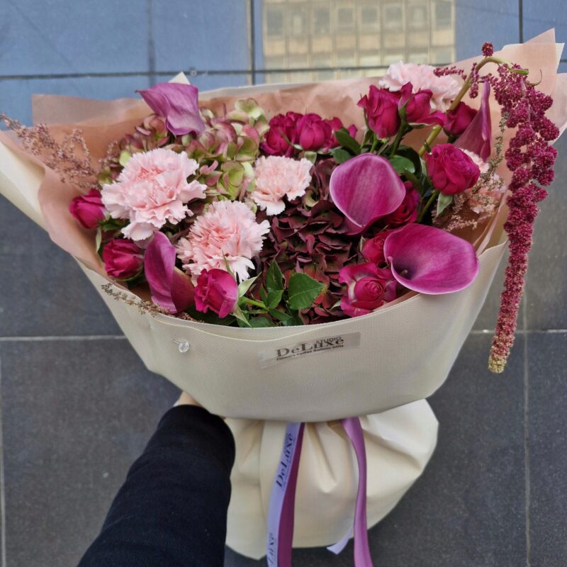 Bukiet z kalią, hortensją, goździkami i różami | Studio Deluxe