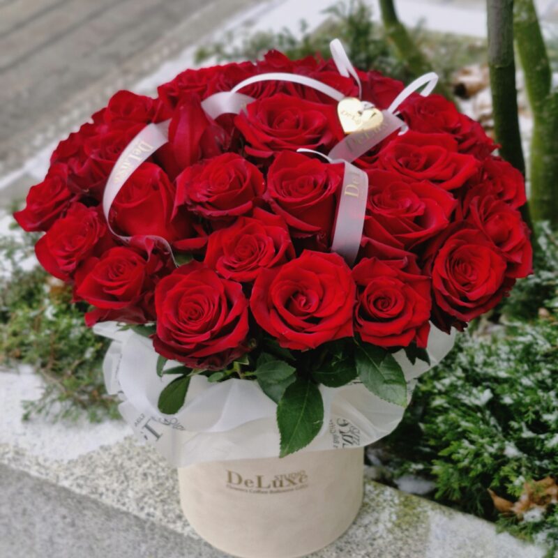 Flowerbox z czerwonych róż w welurowym pudełku Studio Deluxe
