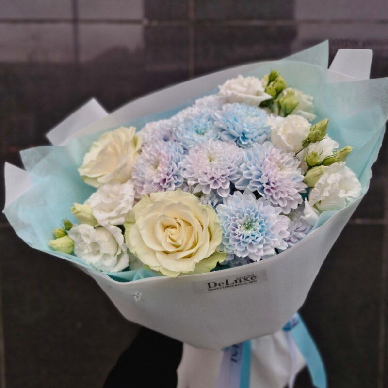 Pastelowy bukiet z chryzantemami, różami i eustomą Studio Deluxe