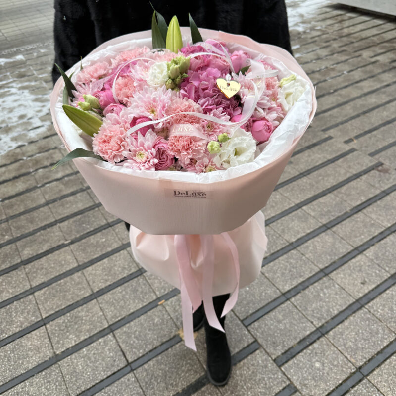 Bukiet różowy z chryzantem, goździków i róż | Studio Deluxe