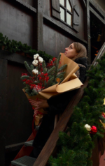 Zimowy bukiet z jodłą, bawełną i czerwonymi dodatkami Studio Deluxe